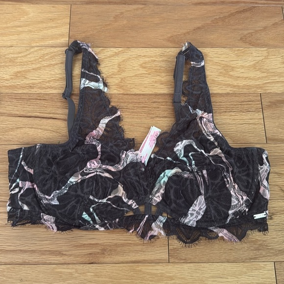 Bundle of Victoria’s Secret Lace Bralettes - Picture 13 of 16